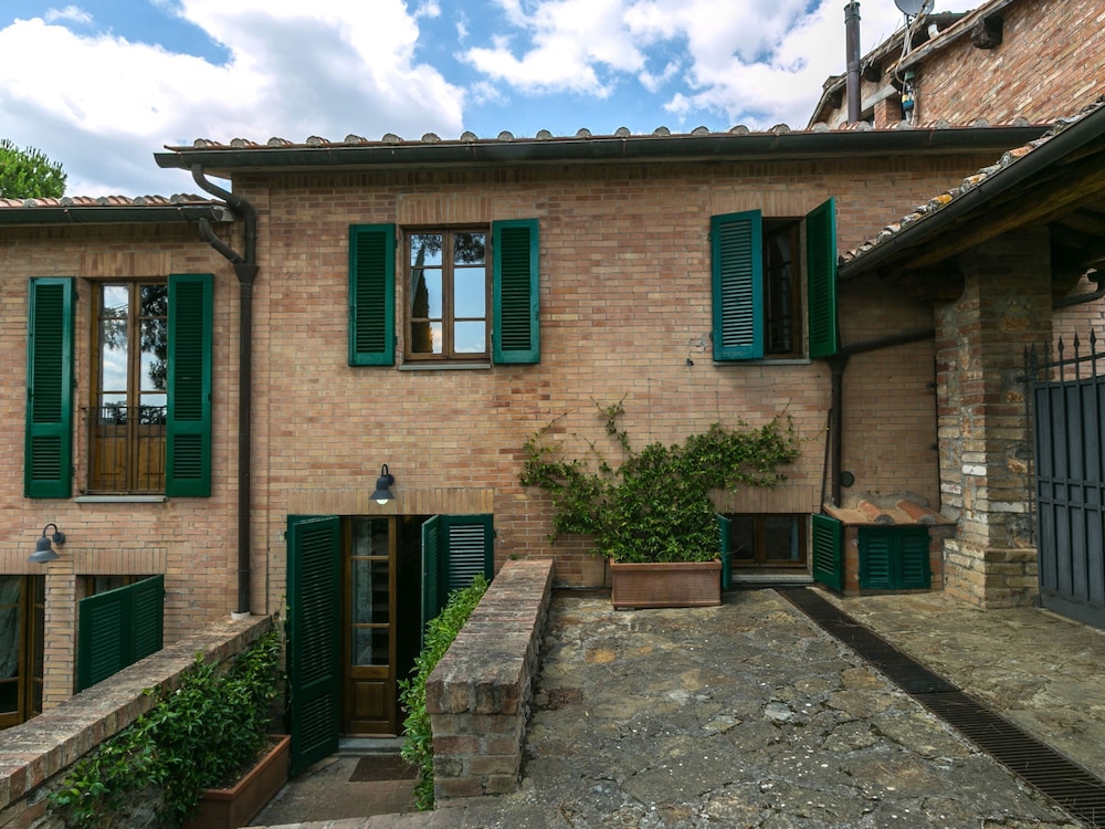 Cozy Holiday Home With Pool in Sienna Italy view 4