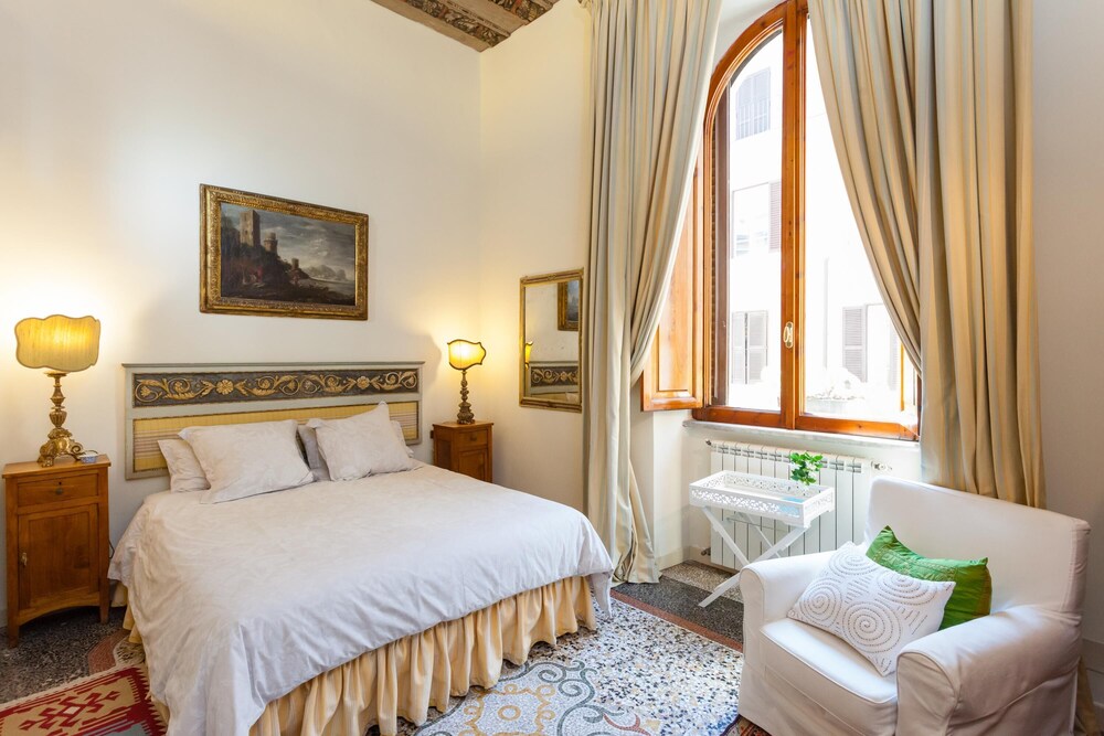 Palazzo Palermo Near the Roman Forum the Perfect Family Oasis in Rome