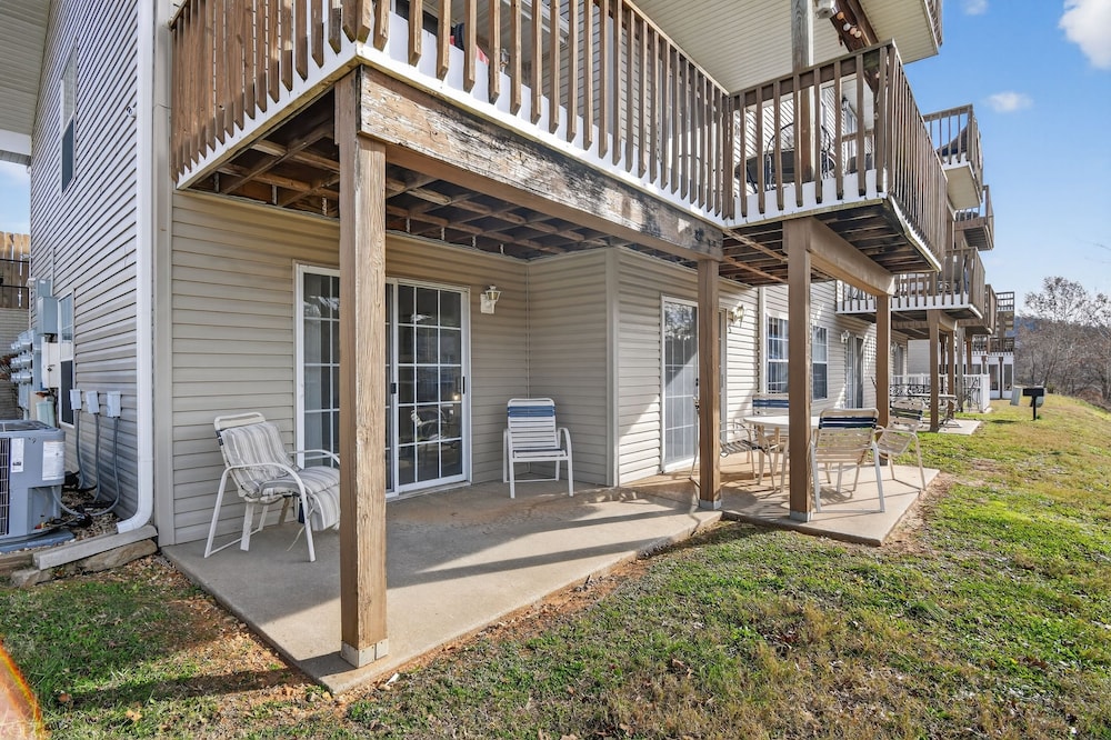 Scenic Getaway Quiet Spot 3 Miles To Landing 2 Bedroom Condo