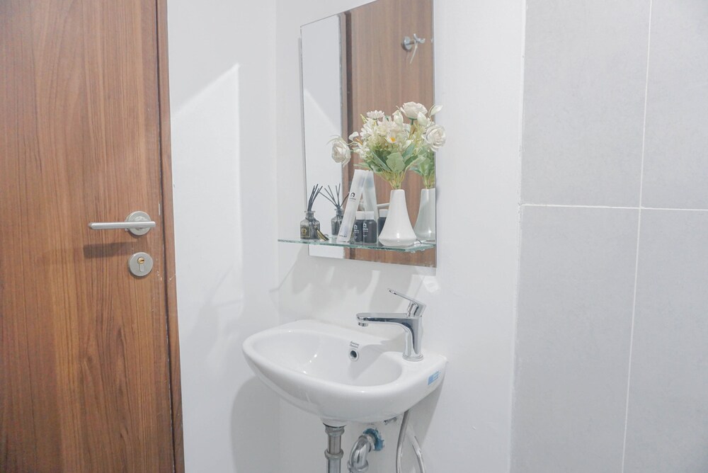 Homey Living and Well Designed Studio Room at Royal Sentul Park Apartment