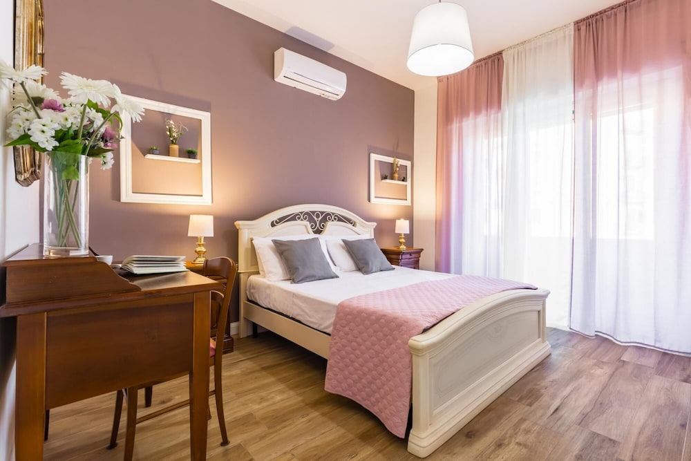 Bright Apartment With Private Parking Space