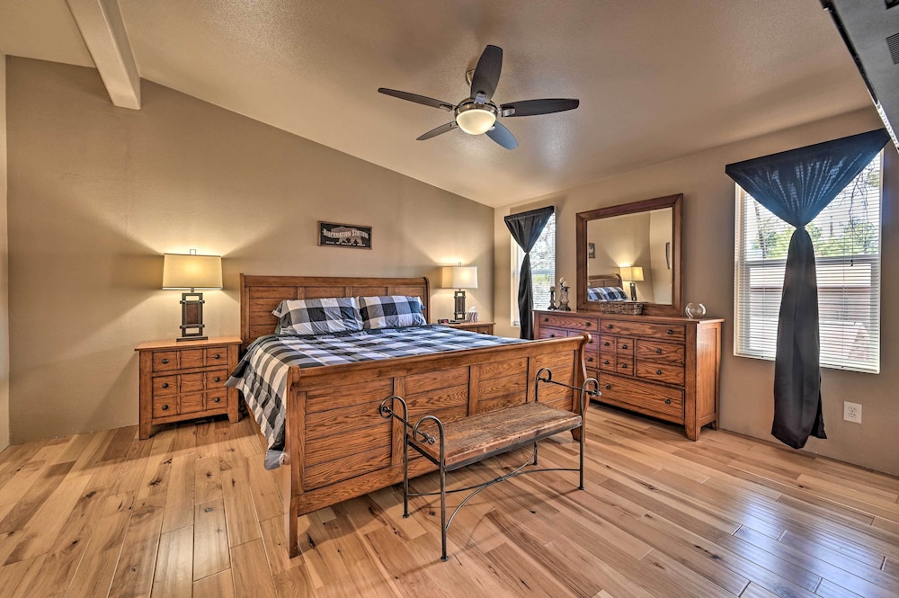 Near Hiking: Munds Park Cabin w/ Deck & Yard view 4