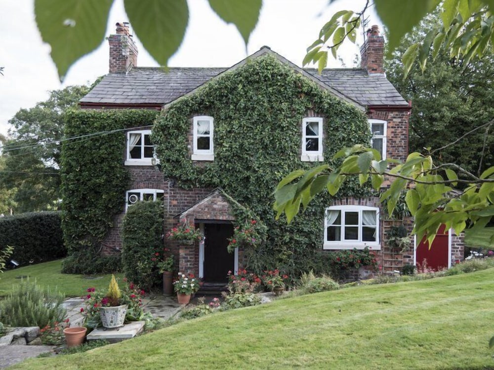 Altrincham Vacations - Ash Farm Country Guest House - Property Image 34