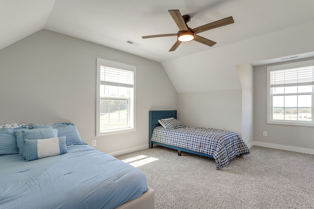 5 Mi to Lake Anna State Park: Modern Family Home!