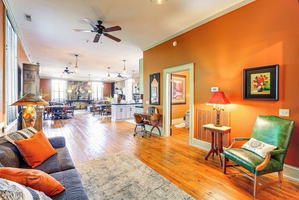 Walkable Wytheville Loft on Main Street!