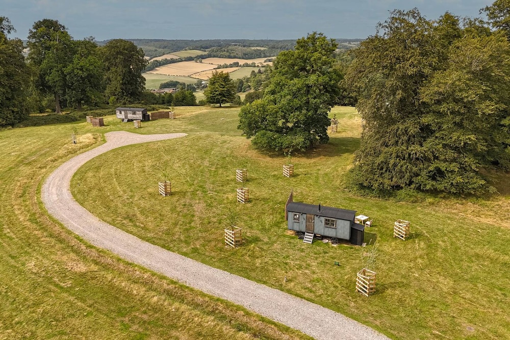 Drovers Hill at Stonor - Redwood - Shepherds hut