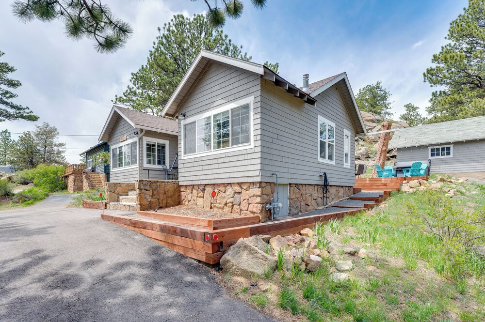 Steps to Estes Lake: Mtn-view Hideaway w/ Hot Tub!
