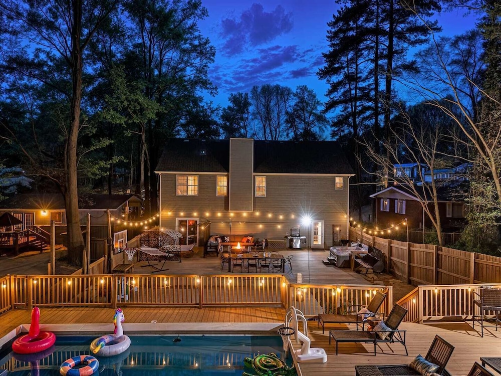 ATL Patio Paradise Pool Hottub Theater Gmrm B-ball