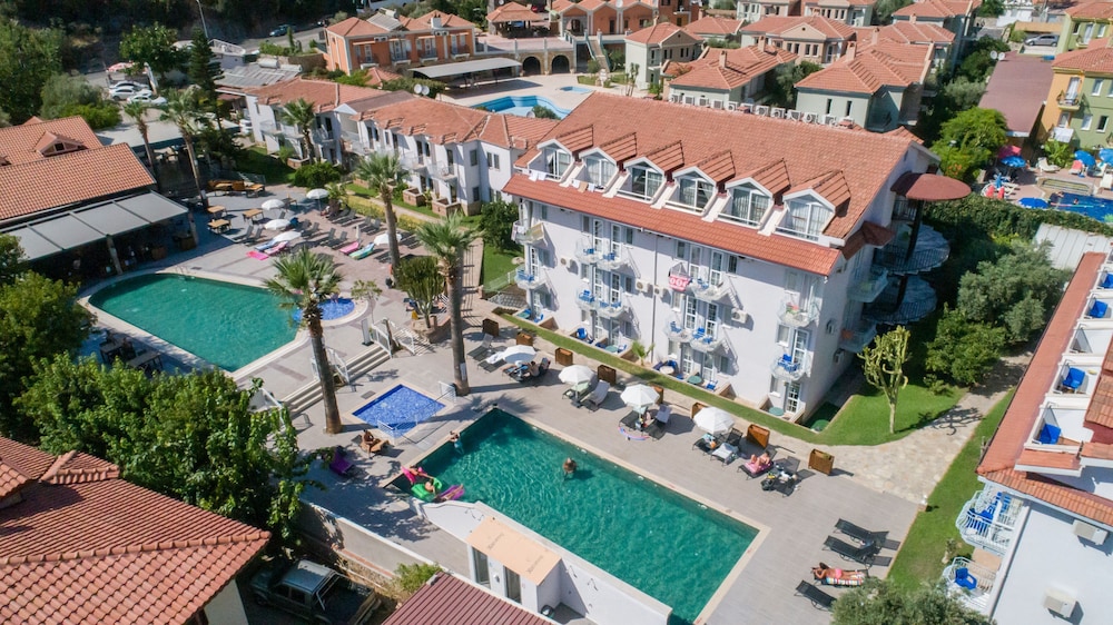 Majestic Otel - Image 36