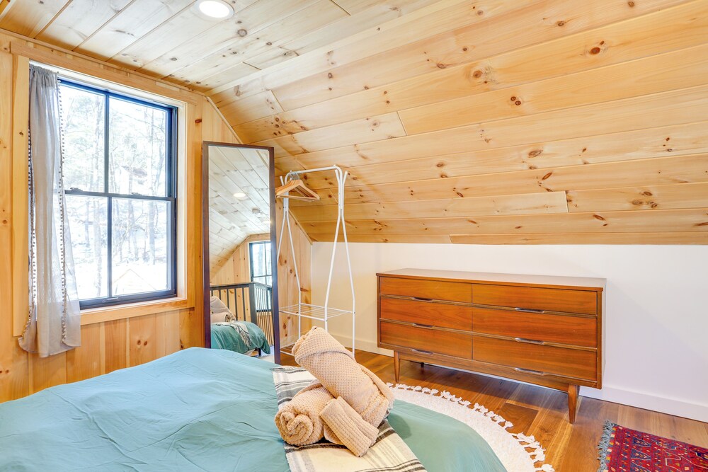 Waterfront Studio w/ Loft & Dock Near Narrowsburg!