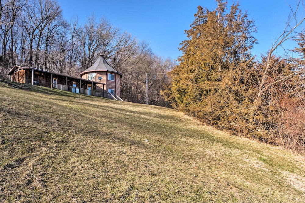 Rustic Iowa Cabin: 10 Mi to Maquoketa Caves