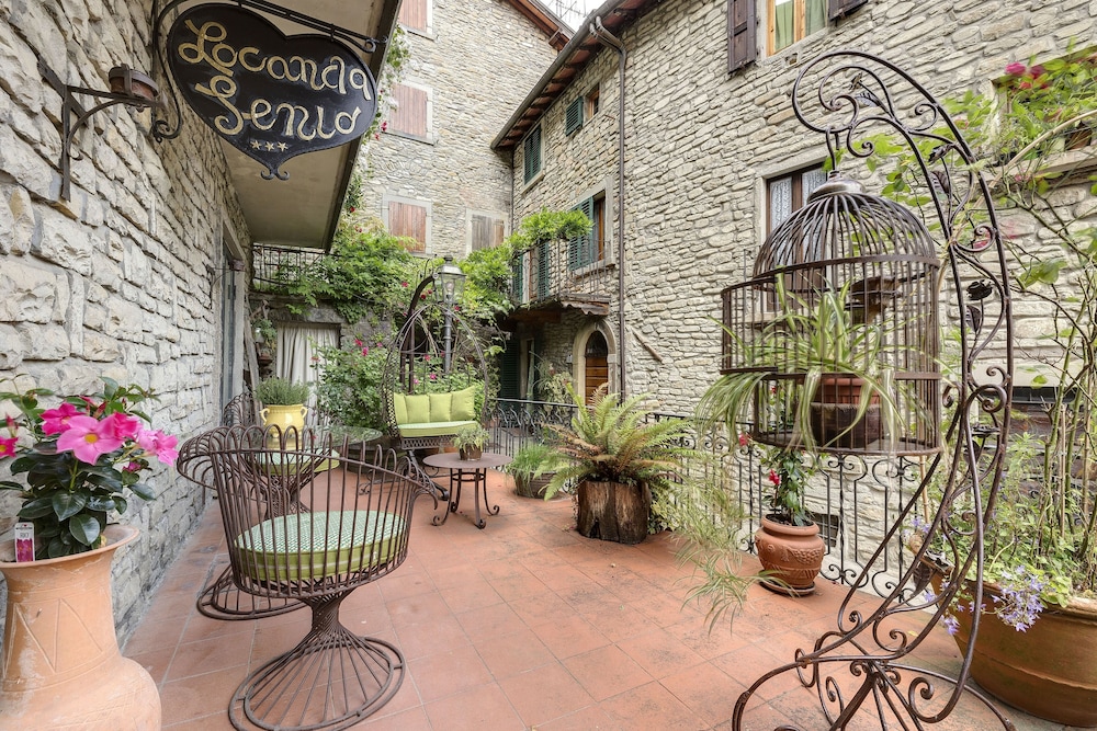 Entire Hilltop Villa With Private Pool In Palazzuolo Sul Senio