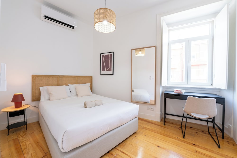 Sunny Lisbon Apartments by SoulPlaces
