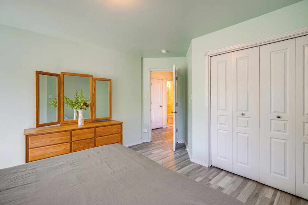 Walk to Shore: Home w/ Deck in Rockaway Beach!