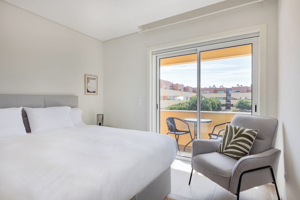 The Pine Flat with Pool at Furadouro