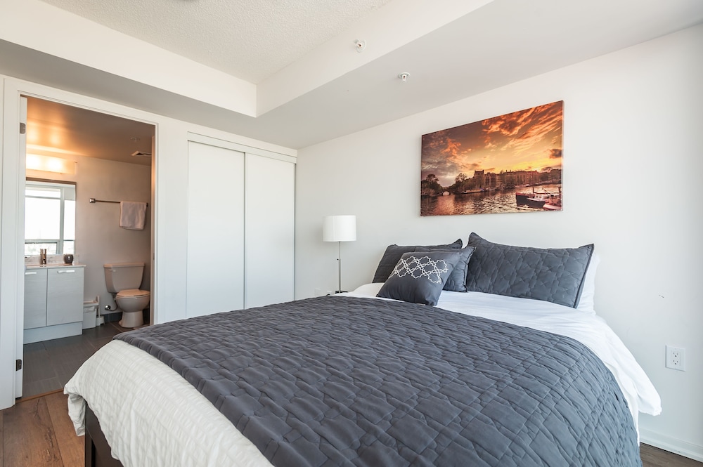 Life Suites Soho 2 Bed - 2 Bath CN Tower View