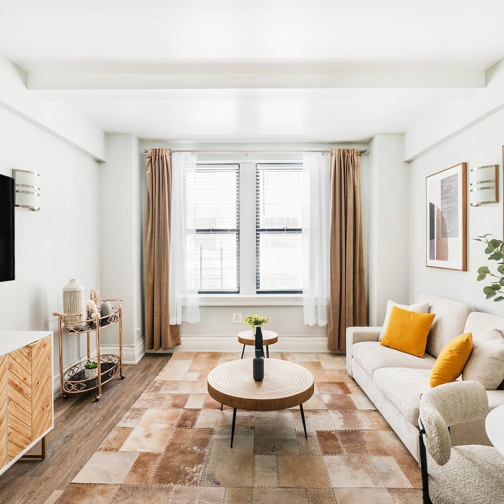 73-406 New 1BR 1bth UWS Doorman Gym