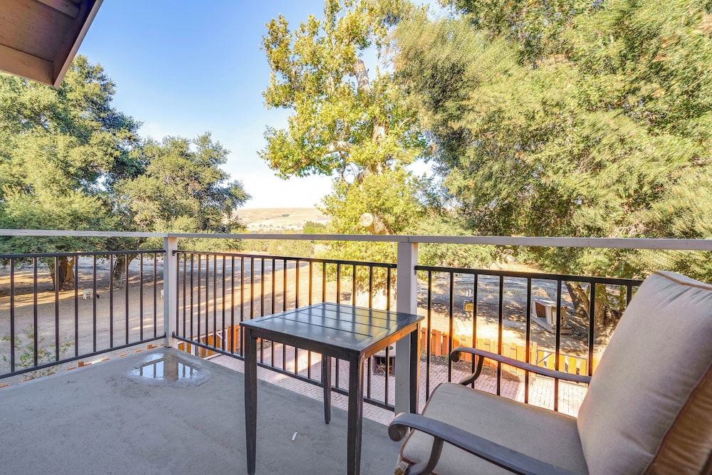 Near Hiking & Golf: Cozy Cottage in Morgan Hill!