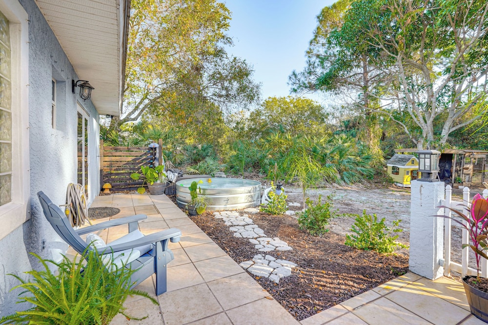 6 Mi to Dtwn: Pet-friendly Retreat in Fort Pierce!