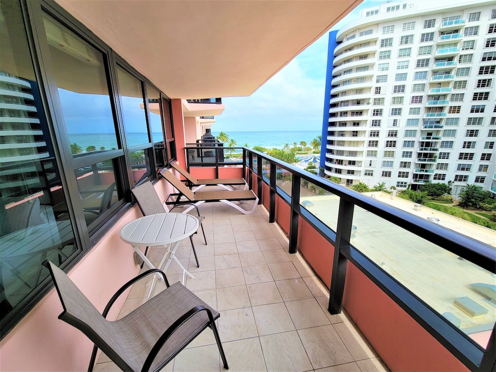 Alexander 819 2 Bedroom Apts