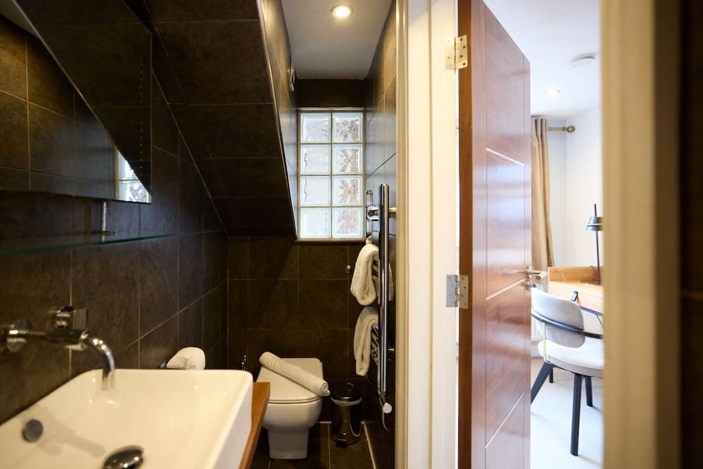 The Kensal Green Place - Modish 2bdr Flat With Study Room