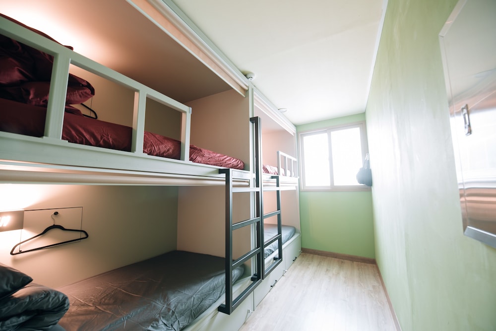 Midtown Hostel