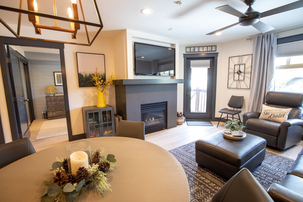 1303 - Two Bedroom Deluxe Eagle Springs West 2 Condo by RedAwning view 4