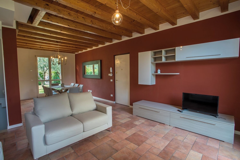 Elegant Lake Garda Villa With Garden