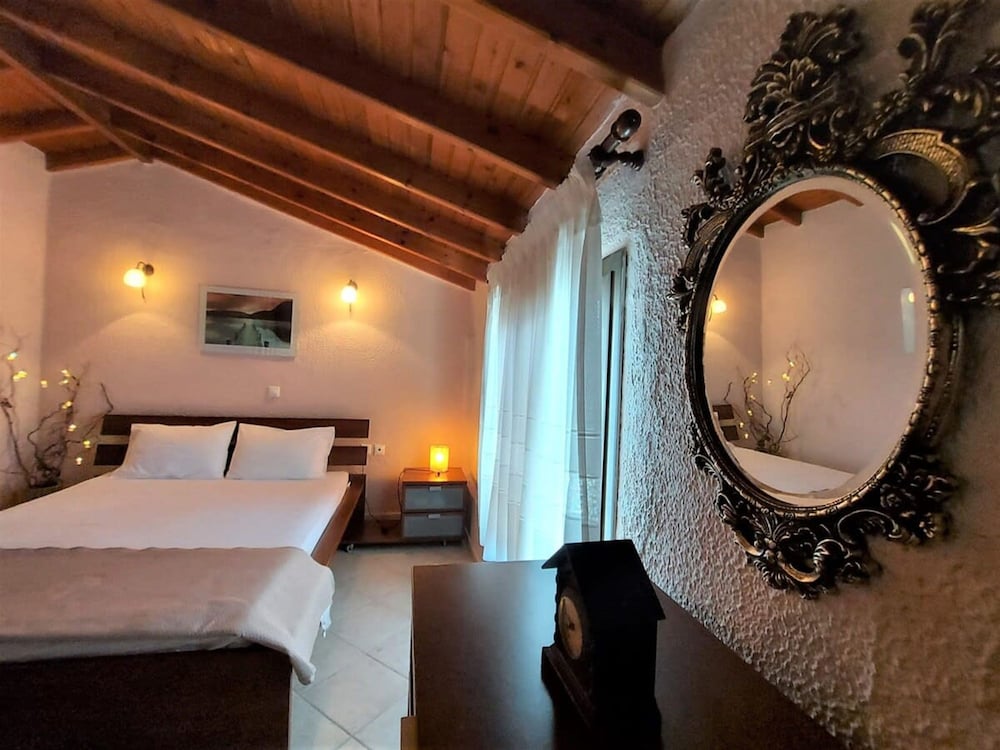 Elani Private Retreat - Villa Anna Garden Escape