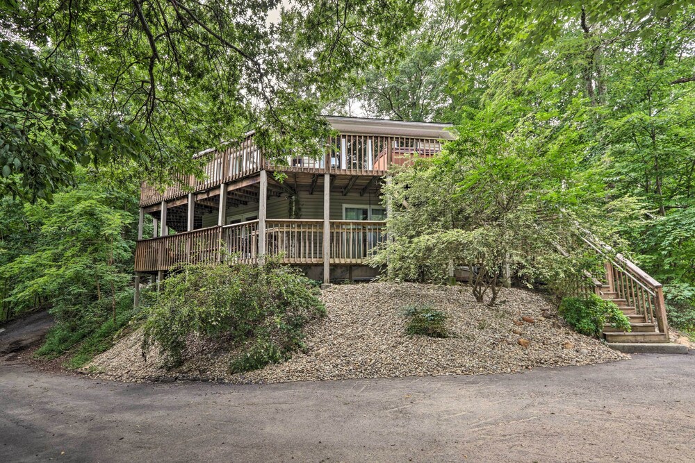 Gatlinburg House w/ Pool Table & Forest Views! view 4