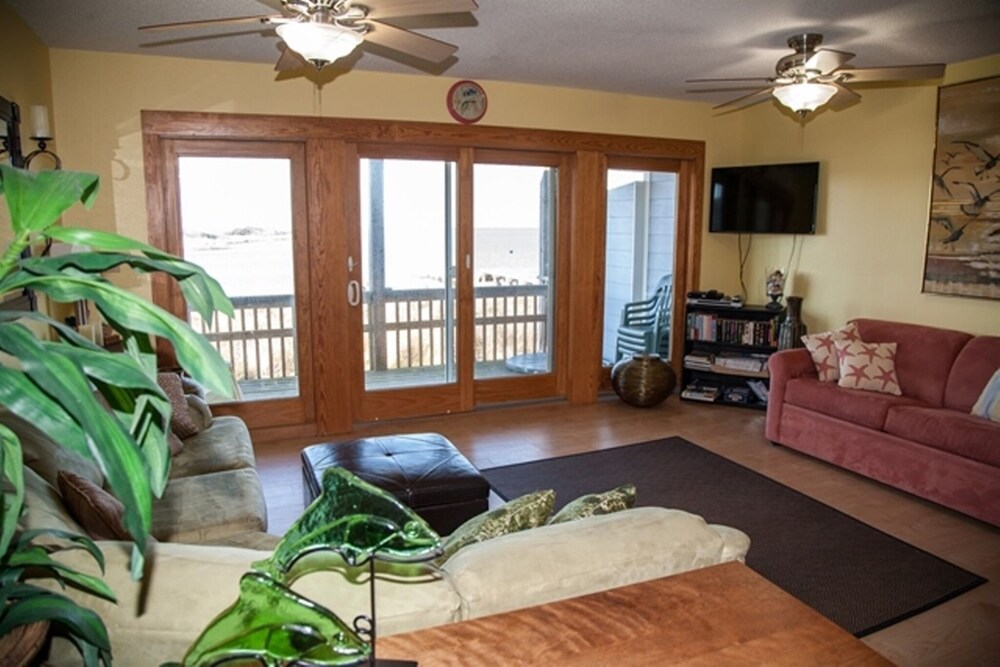 Sw 4 Seas-the-day 1 Bedroom Condo by RedAwning