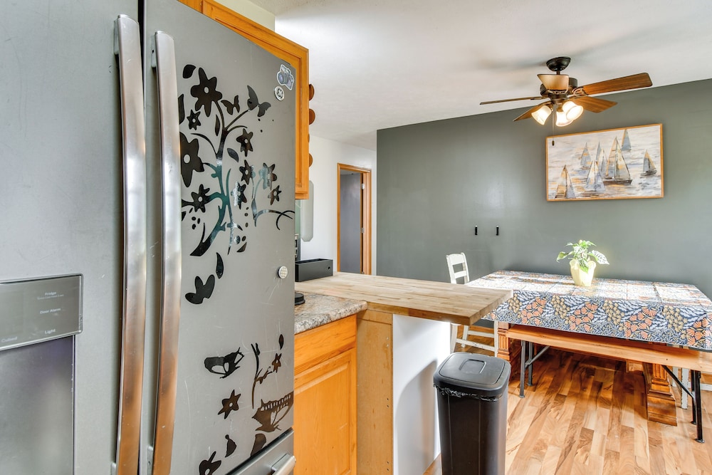 2 Mi to Turtle Creek Casino: Home w/ Game Room!