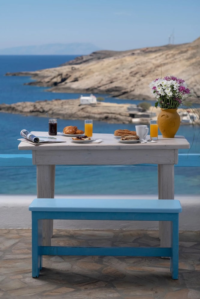 Mykonist Merchia Beach Villas & Suites