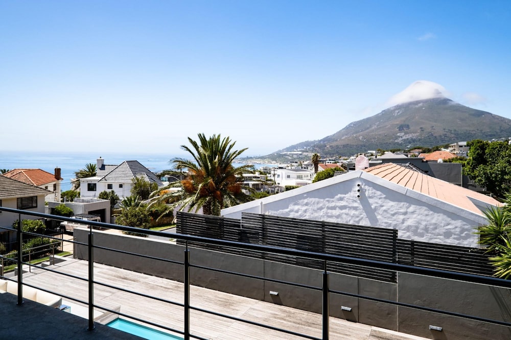 Exquisite Modern Camps Bay Villa Hove Villa