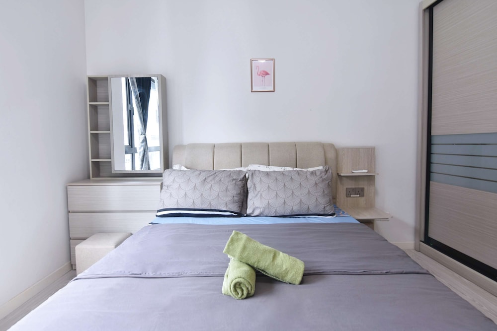 Chic Suasana JB Suite, Cozy Stay With Balcony