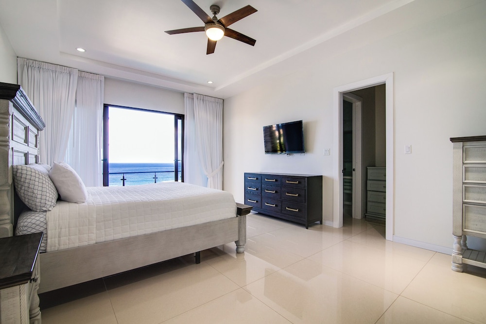 Luxury Oceanfront Villa Fully Staffed