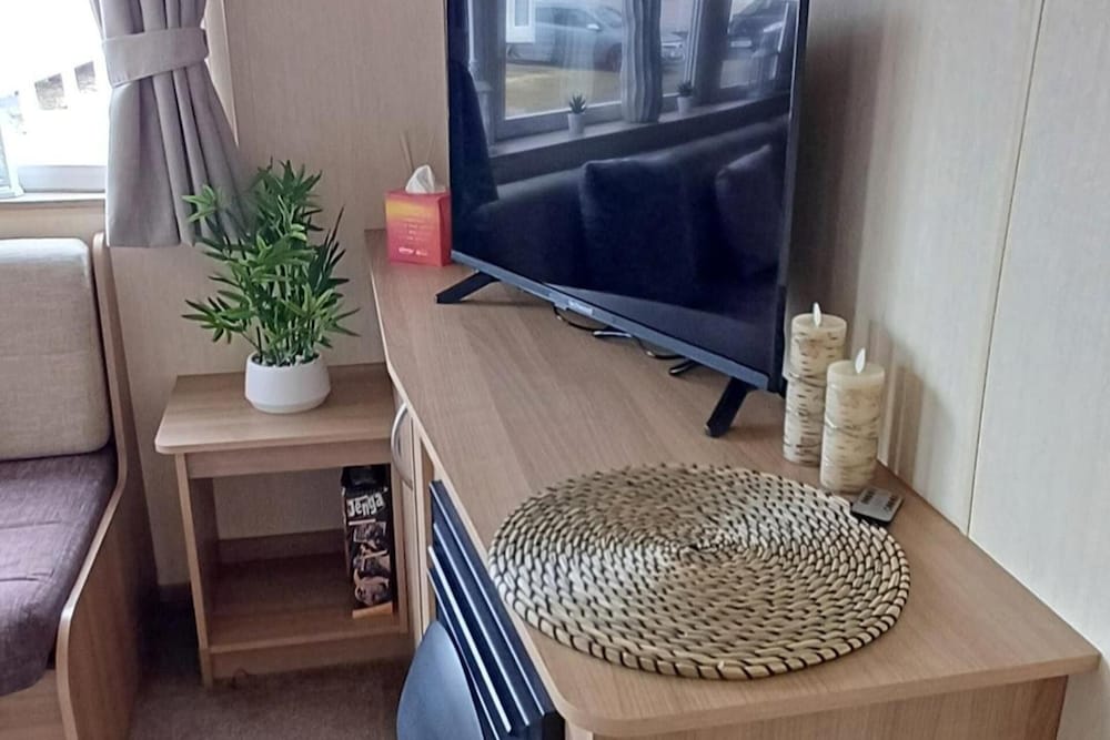Luxury Family Lodge, Decking, Parking, Tattershall