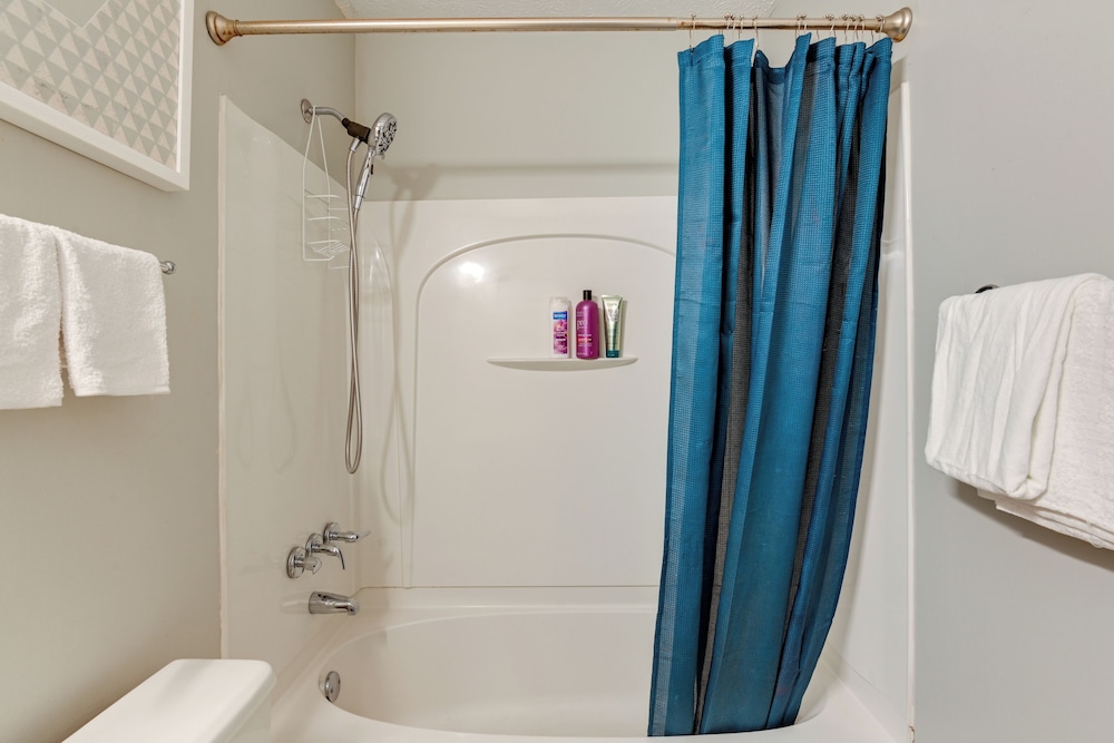 1 Mi to Dtwn: Pet-friendly Apt in Nashville