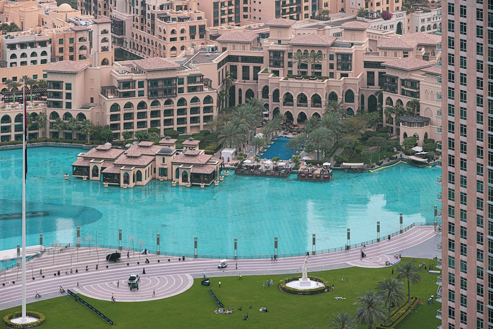 Spectacular Burj Khalifa View Dubai Mall