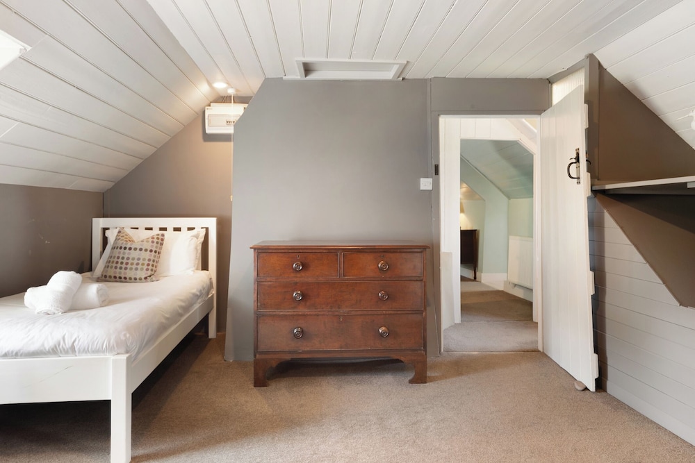 Lovely 2-bed Cottage in St Brides, Pembrokeshire view 2