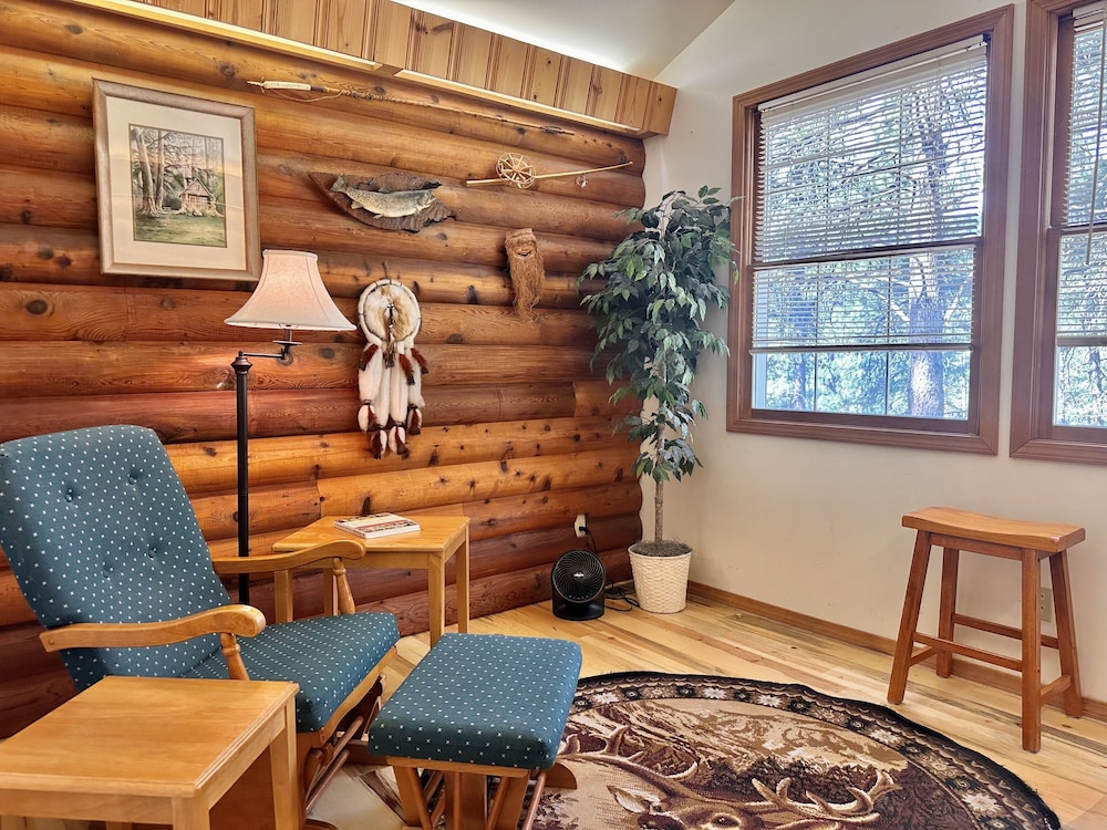 Blue Pine Forest Lodge 3 Bedroom Cabin