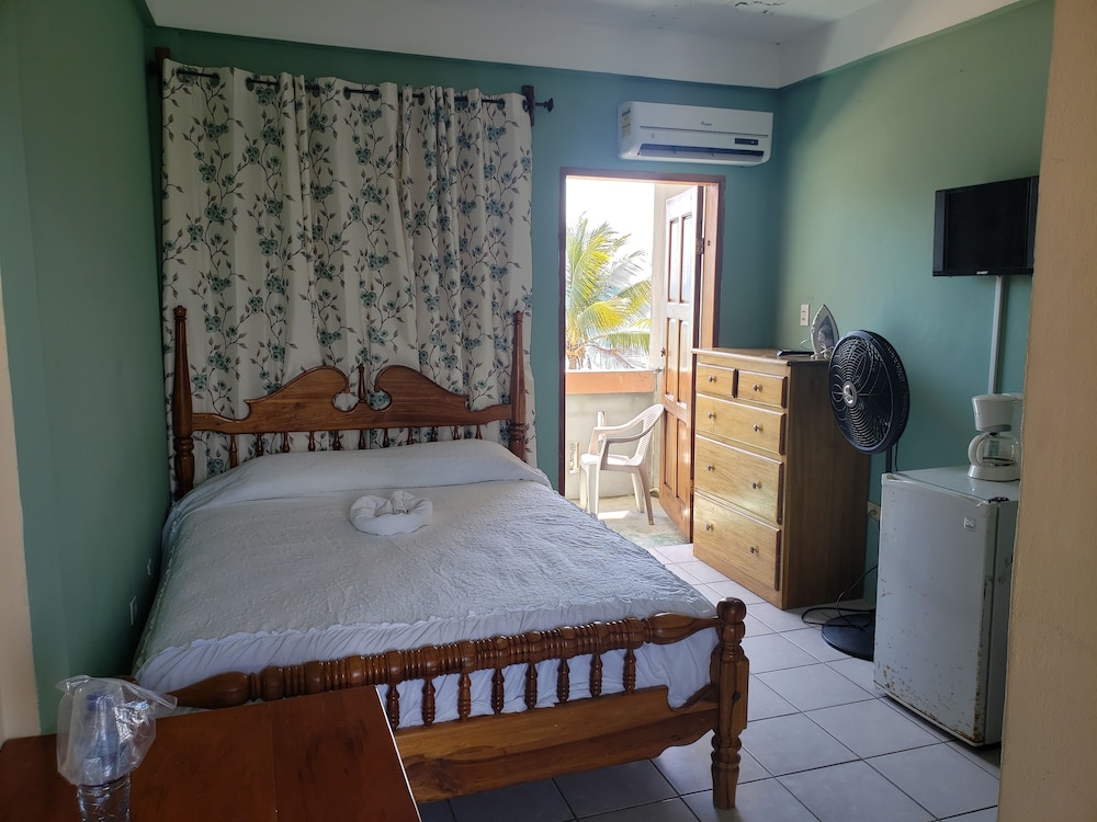 Belize Vacations - Pal's on the Beach - A Gold Standard Hotel - Property Image 90