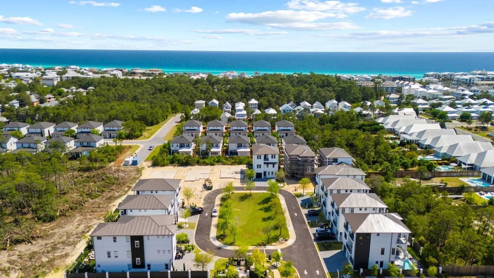 Pool, Hot Tub, Firepit, Walk to Beach Near Gulf Place