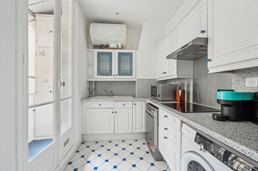 Parisian 1BR near Invalides & Eiffel