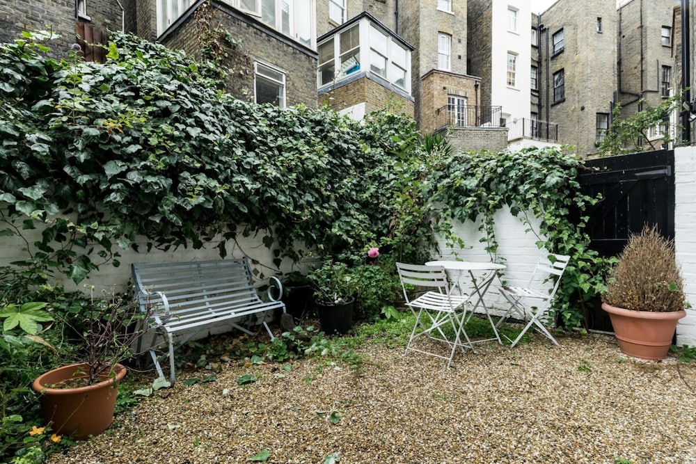2 Bed 2 Bath Garden Flat in Victoria Pimlico