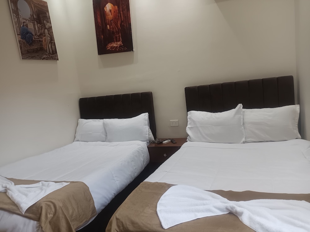 Motel 5 Square