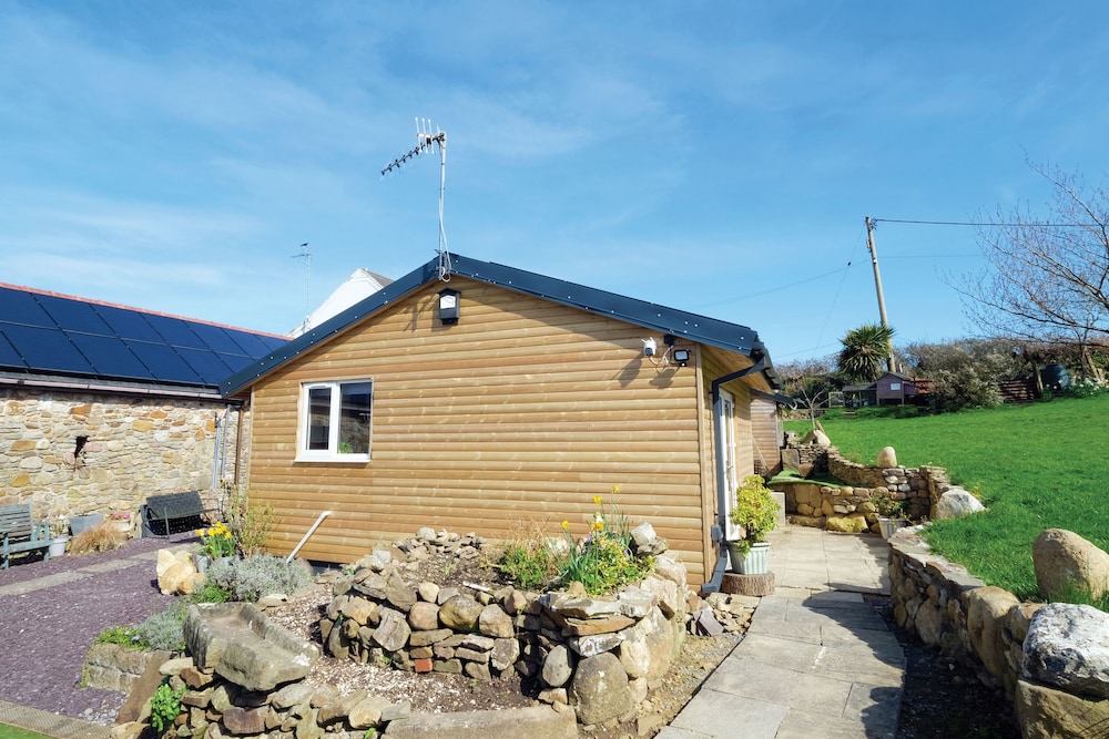 Pen Dragon - 2 Bed Cottage - Penclawdd view 4