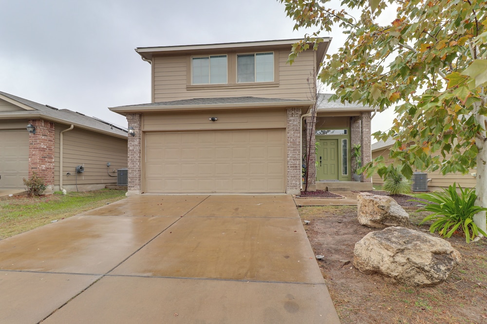 17 Mi to Dtwn Austin! Family Escape w/ Pool Access