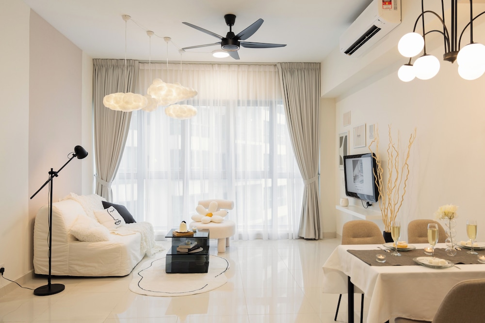 NaiBnB @ Regalia Residence