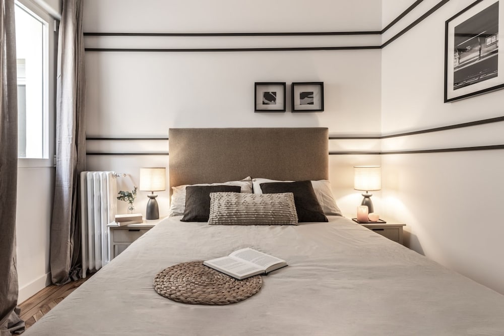 Sofia - 4 Bedrooms and Balcony in O Donell